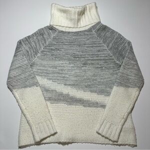 John + Jenn Cozy Knit Turtleneck Sweater, Raglan Sleeves - Womens Medium